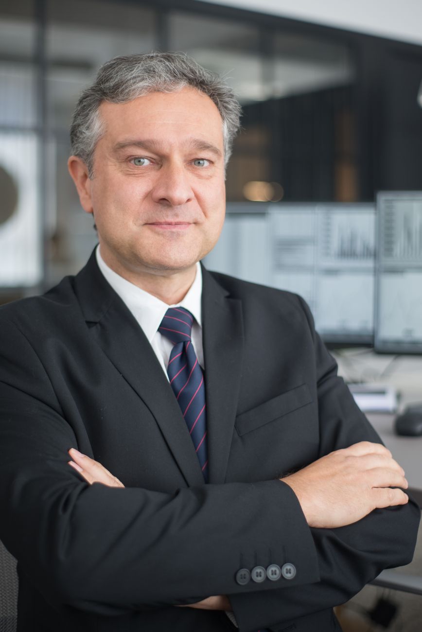 Johan van der Merwe, Lead Investigative Analyst